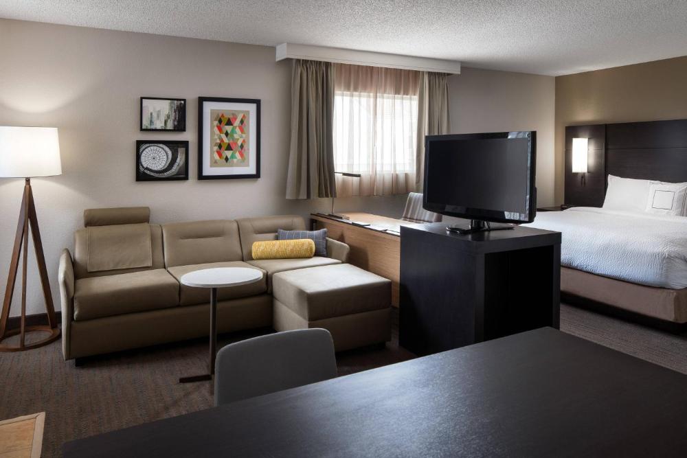 King Studio with Sofa Bed interior